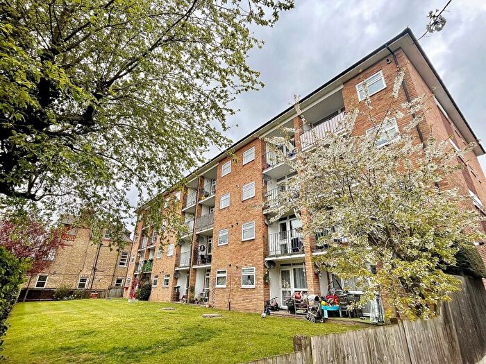 1 Bedroom Flat For Sale In Lankton Close, Beckenham, BR3