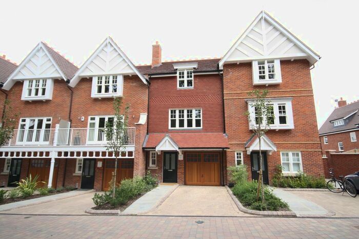 4 Bedroom Town House To Rent In Folly Hill Gardens, Maidenhead, SL6