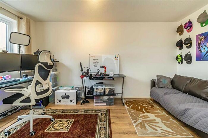 1 Bedroom Flat To Rent In Myers Lane, New Cross, SE14