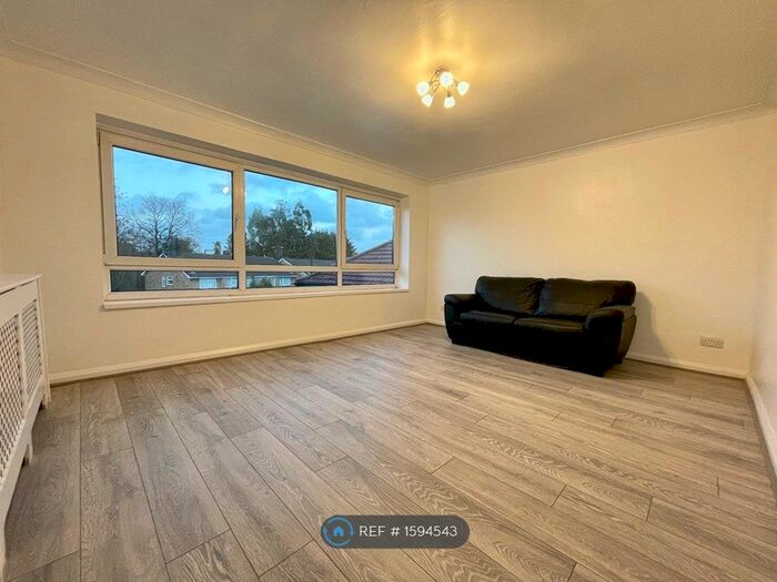 2 Bedroom Flat To Rent In New North Road, Ilford, IG6