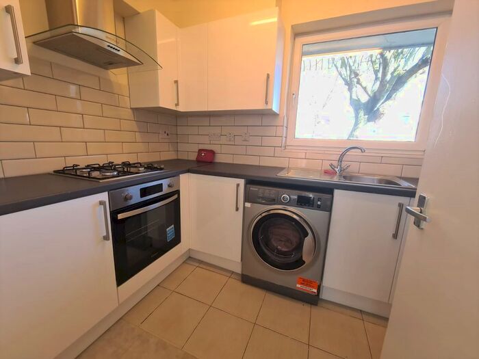 3 Bedroom Flat To Rent In Prince Street, London, SE8