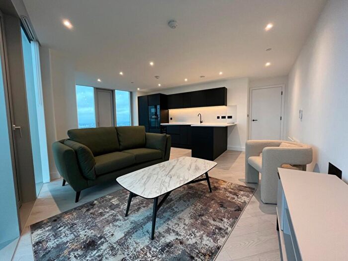 2 Bedroom Apartment To Rent In Trinity Way, Manchester, M3