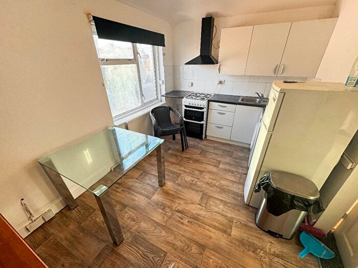 1 Bedroom Flat To Rent In High Street, Cranford, TW5