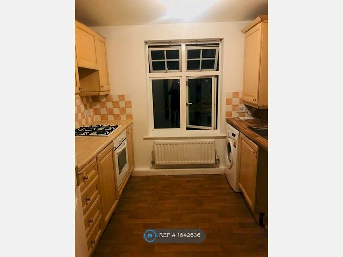 2 Bedroom Flat To Rent In Thamesmead, London, SE28