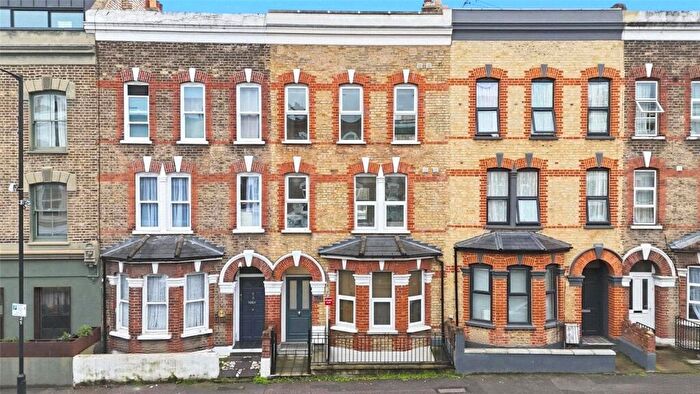 Apartment To Rent In Chatsworth Road, Hackney, London, E5