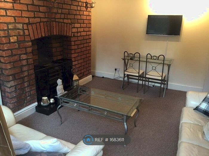 2 Bedroom Flat To Rent In Lapwing Lane, Manchester, M20