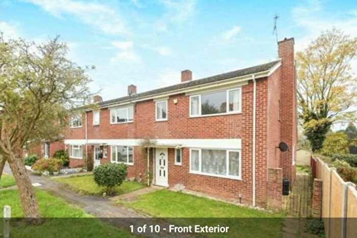 3 Bedroom House To Rent In Emm Close, Wokingham, RG41