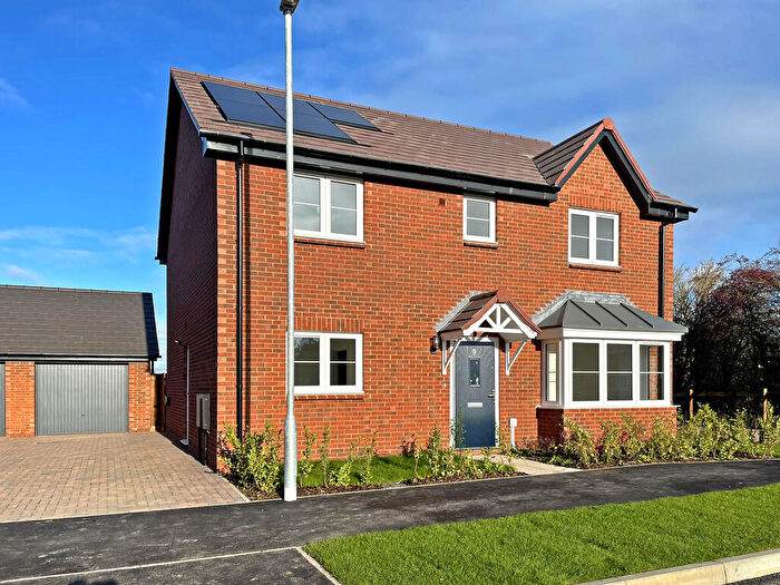 4 Bedroom Detached House For Sale In Walnut Avenue, Langford, SG18