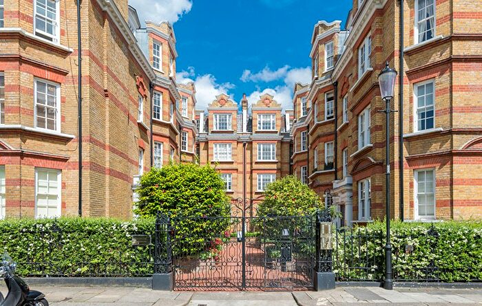 3 Bedroom Flat For Sale In Pitt Street, Kensington, W8