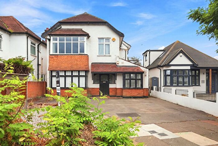 3 Bedroom Flat For Sale In Clatterfield Gardens, Westcliff-On-Sea, SS0