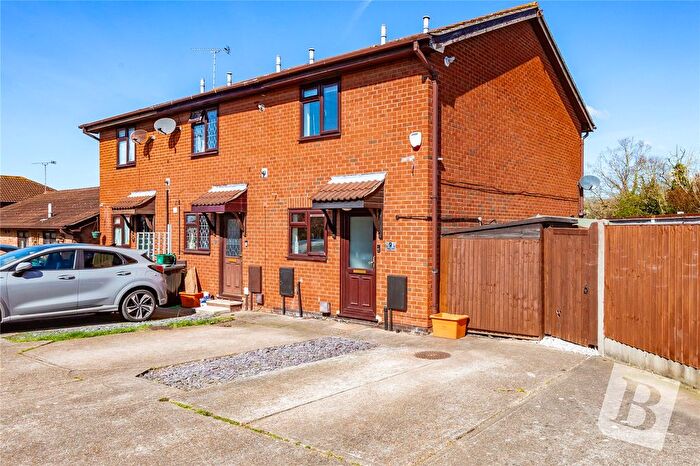 2 Bedroom End Terrace House For Sale In Pleshey Close, Wickford, Essex, SS12