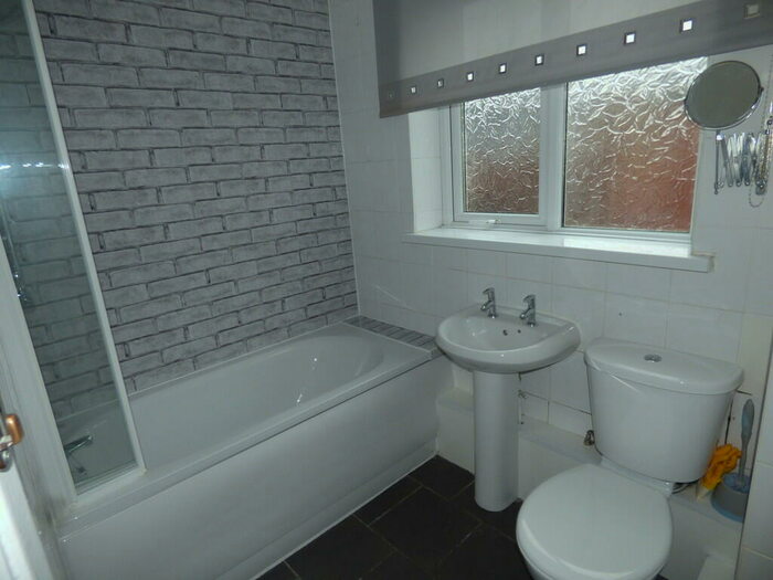 2 Bedroom Flat To Rent In Laurel Street, Wallsend, NE28