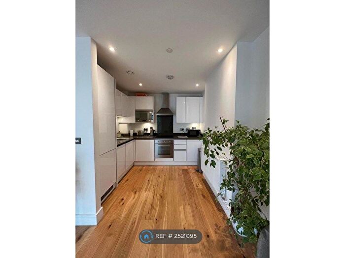 2 Bedroom Flat To Rent In Sovereign Tower, London, E16