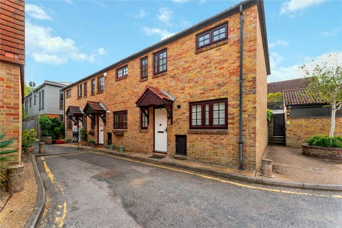 3 Bedroom Terraced House To Rent In The Farthings, Kingston Upon Thames, KT2