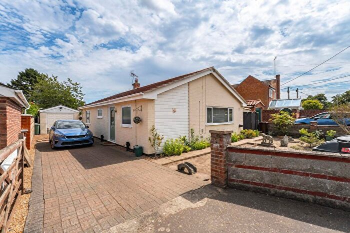 2 Bedroom Detached Bungalow For Sale In The Street, Lenwade, NR9