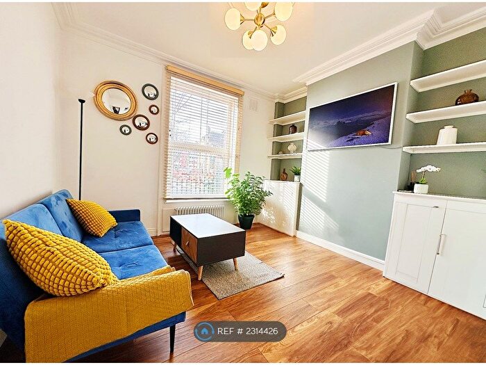 1 Bedroom Flat To Rent In Chapter Road, London, SE17