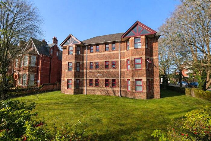 2 Bedroom Flat For Sale In Banister Park, SO15