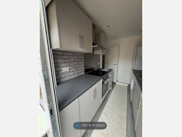 2 Bedroom Flat To Rent In Upper Elmers End Road, Beckenham, BR3