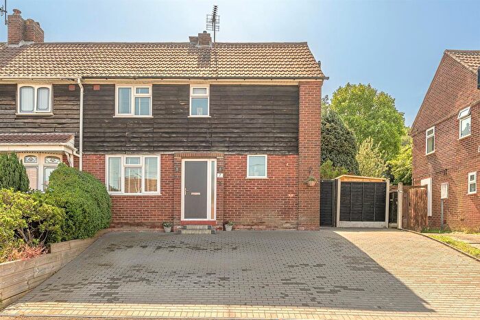 3 Bedroom End Terrace House For Sale In Oakfield Road, Wollescote, Stourbridge, DY9