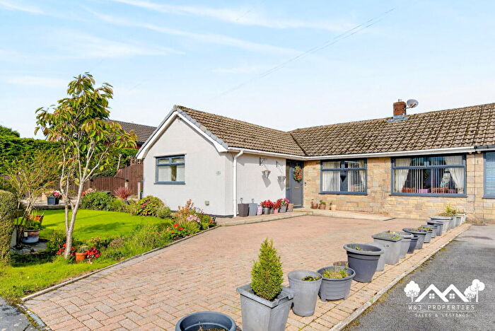 3 Bedroom Semi-Detached Bungalow For Sale In Glencoe Avenue, Hoddlesden, Darwen, BB3