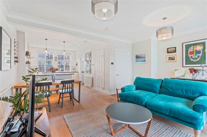 3 Bedroom Flat To Rent In Park Hill Court, Beeches Road, London, SW17