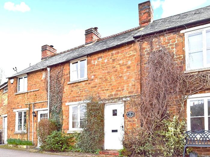 1 Bedroom Cottage For Sale In Park Road, Hook Norton, OX15