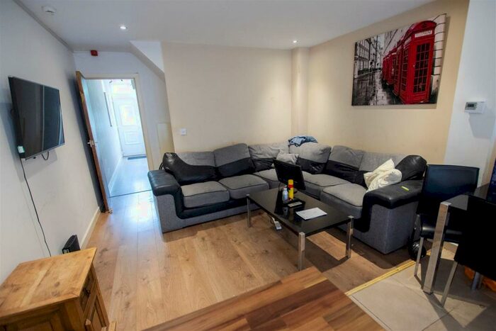 6 Bedroom House To Rent In Heeley Road, Birmingham, B29