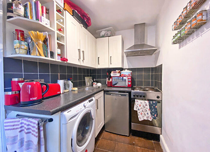 1 Bedroom Maisonette To Rent In Rosary Lodge, Ship Alley, Farnborough, GU14