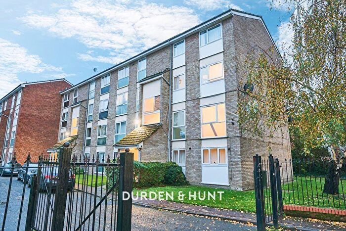 2 Bedroom Apartment For Sale In Aylesbury Close, London, E7