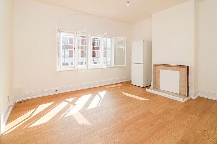 2 Bedroom Maisonette To Rent In London Road, London, SW16