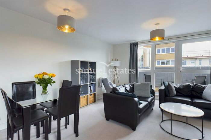 2 Bedroom Flat To Rent In Limerick Close, Clapham, SW12