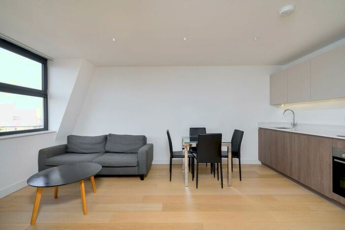 2 Bedroom Flat To Rent In Eastern Road, Romford, RM1