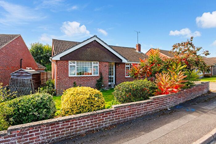 2 Bedroom Bungalow For Sale In Millers Field, Hungerford, RG17