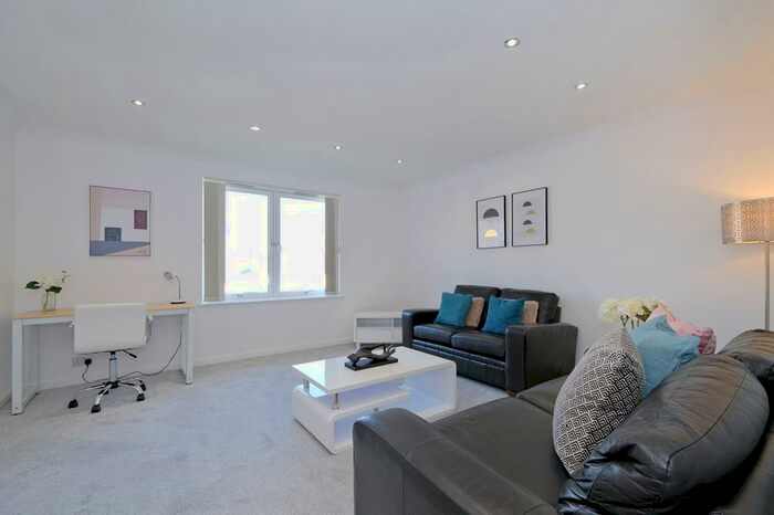 3 Bedroom Flat To Rent In Hilton Heights, Aberdeen, AB24