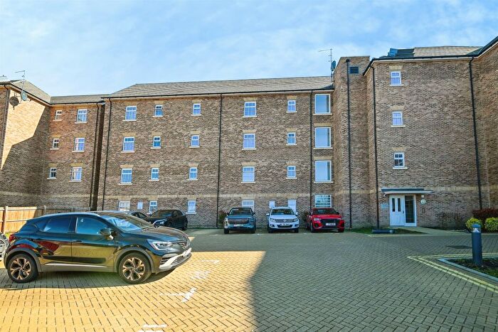 2 Bedroom Flat For Sale In Chimney Avenue, Maidstone, ME14