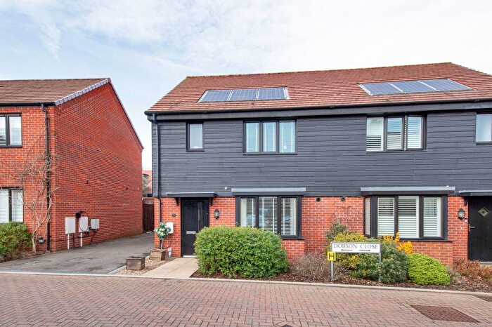 3 Bedroom Semi Detached House For Sale In Dobson Close, Leybourne, West Malling, ME19