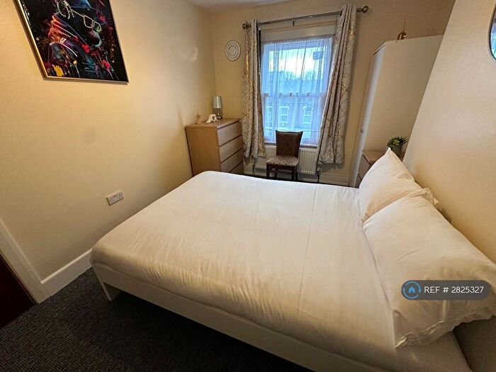 2 Bedroom Flat To Rent In Hornsey Park Road, London, N8