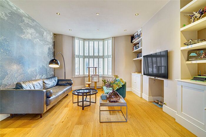 2 Bedroom Flat For Sale In Cologne Road, SW11
