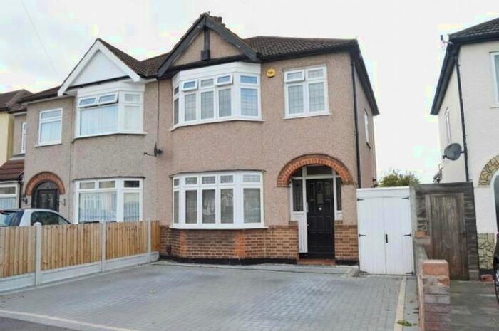 3 Bedroom Semi-Detached House To Rent In Cheviot Road, Hornchurch, RM11