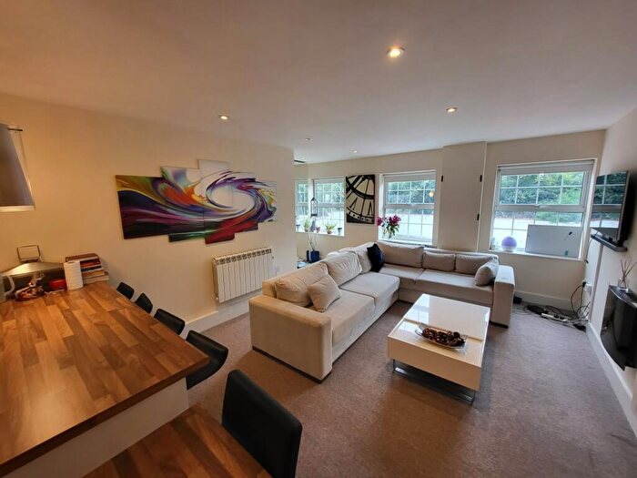 2 Bedroom Flat To Rent In Langham House, Luton, LU1