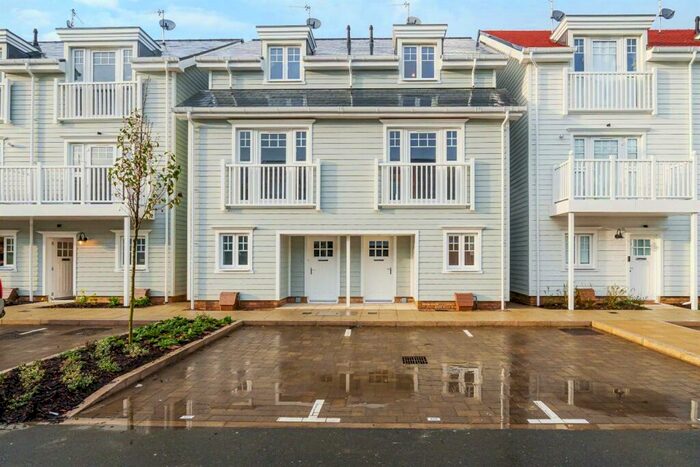 3 Bedroom Town House To Rent In Connecticut Street, Reading, RG2