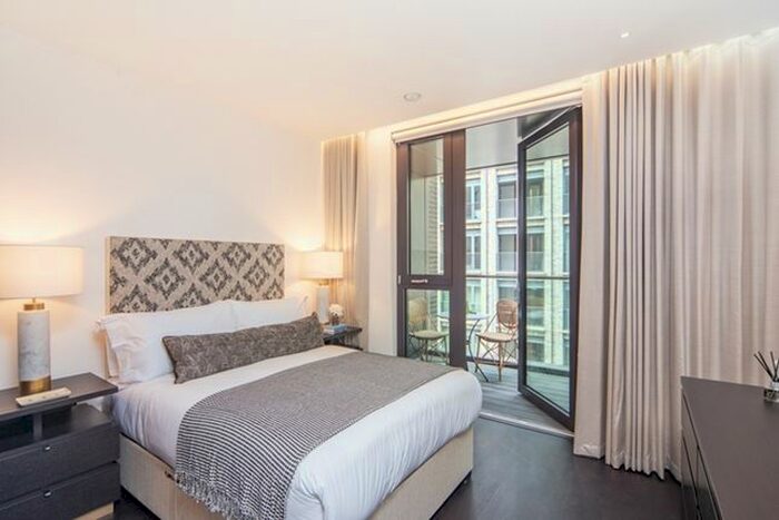 2 Bedroom Flat To Rent In Charles Clowes Walk, London, SW11