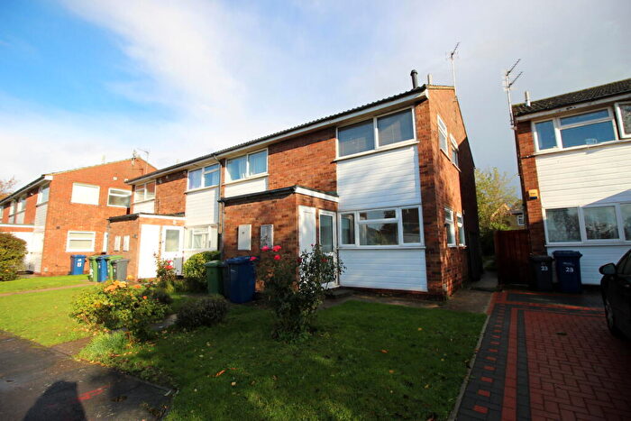 2 Bedroom Maisonette To Rent In Glenmere Close, Cambridge, Cambridgeshire, CB1