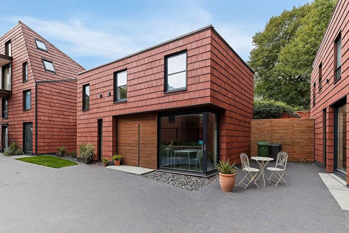 3 Bedroom Detached House For Sale In Beadnell Road, London, SE23