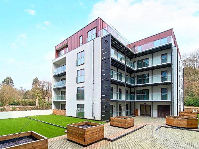 2 Bedroom Flat For Sale In Farnborough Road, Farnborough, Hampshire, GU14