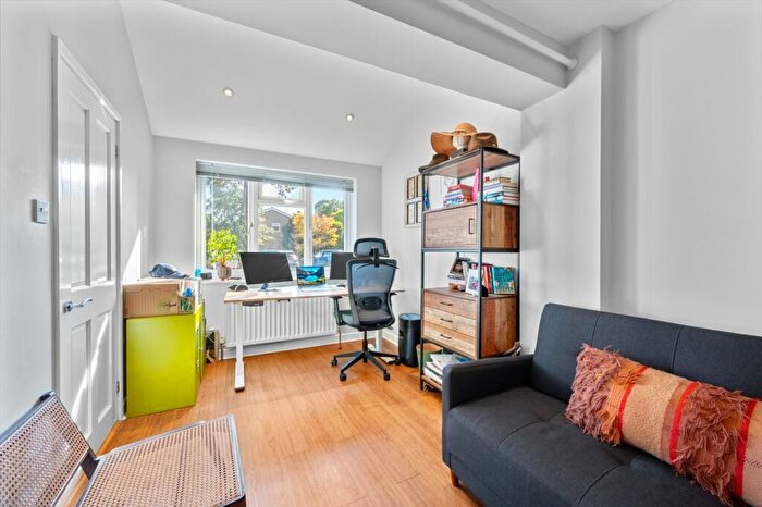 4 Bedroom Detached House For Sale In Netherby Park, Weybridge, KT13