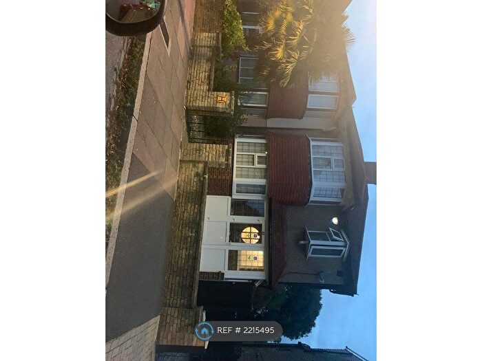 3 Bedroom Semi-Detached House To Rent In Cromwell Road, Kent, BR3