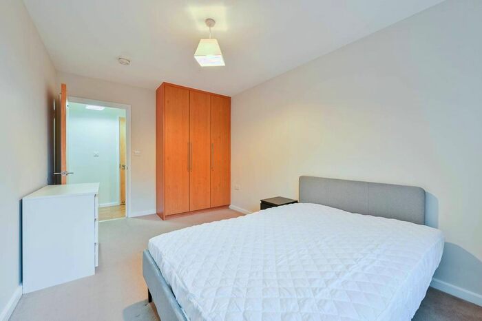 2 Bedroom Flat To Rent In Hornsey Street, Highbury And Islington, London, N7