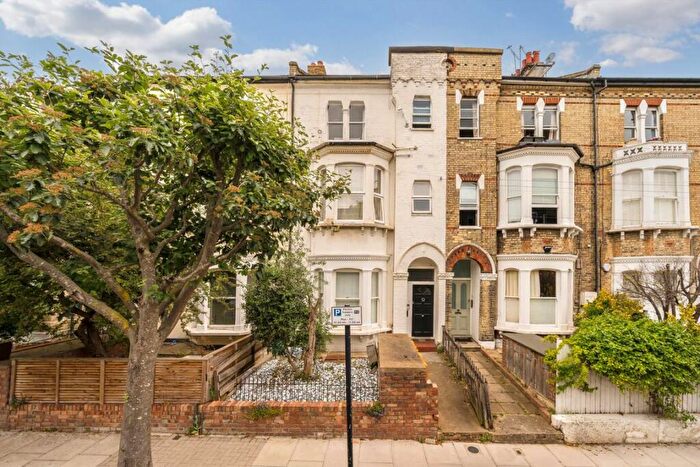 2 Bedroom Flat For Sale In Endlesham Road, Balham, SW12