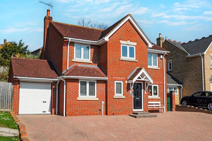 4 Bedroom Detached House To Rent In Britannia Close, Billericay, CM11